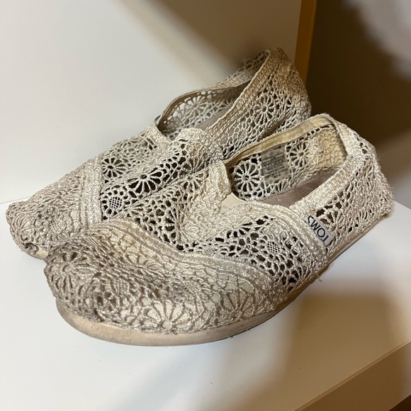 White lace Toms - Picture 1 of 6